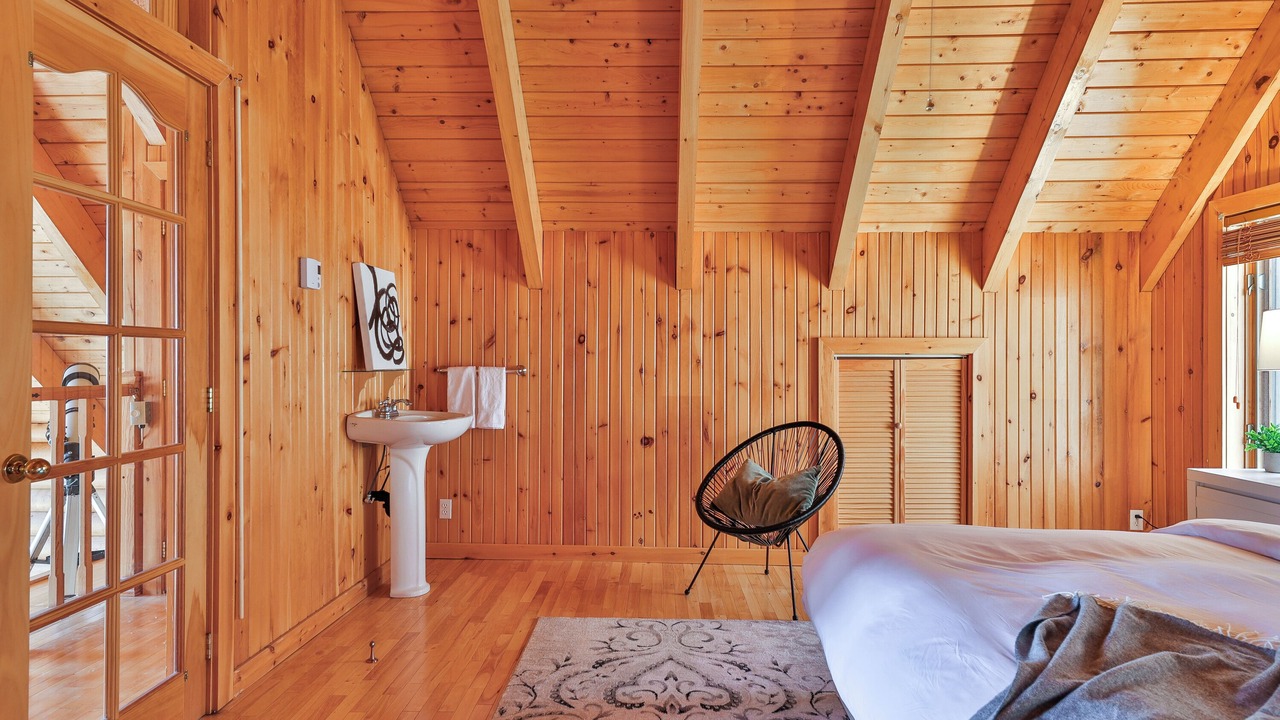 Photo of Bedroom in St-Adolphe-d'Howard