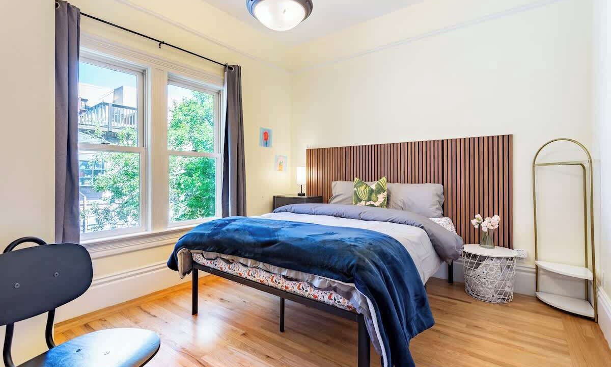 Photo of Bedroom in Downtown Berkeley