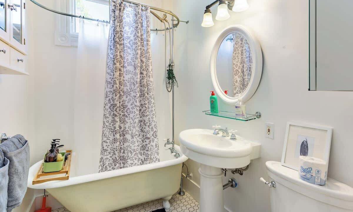 Photo of Bathroom in Downtown Berkeley