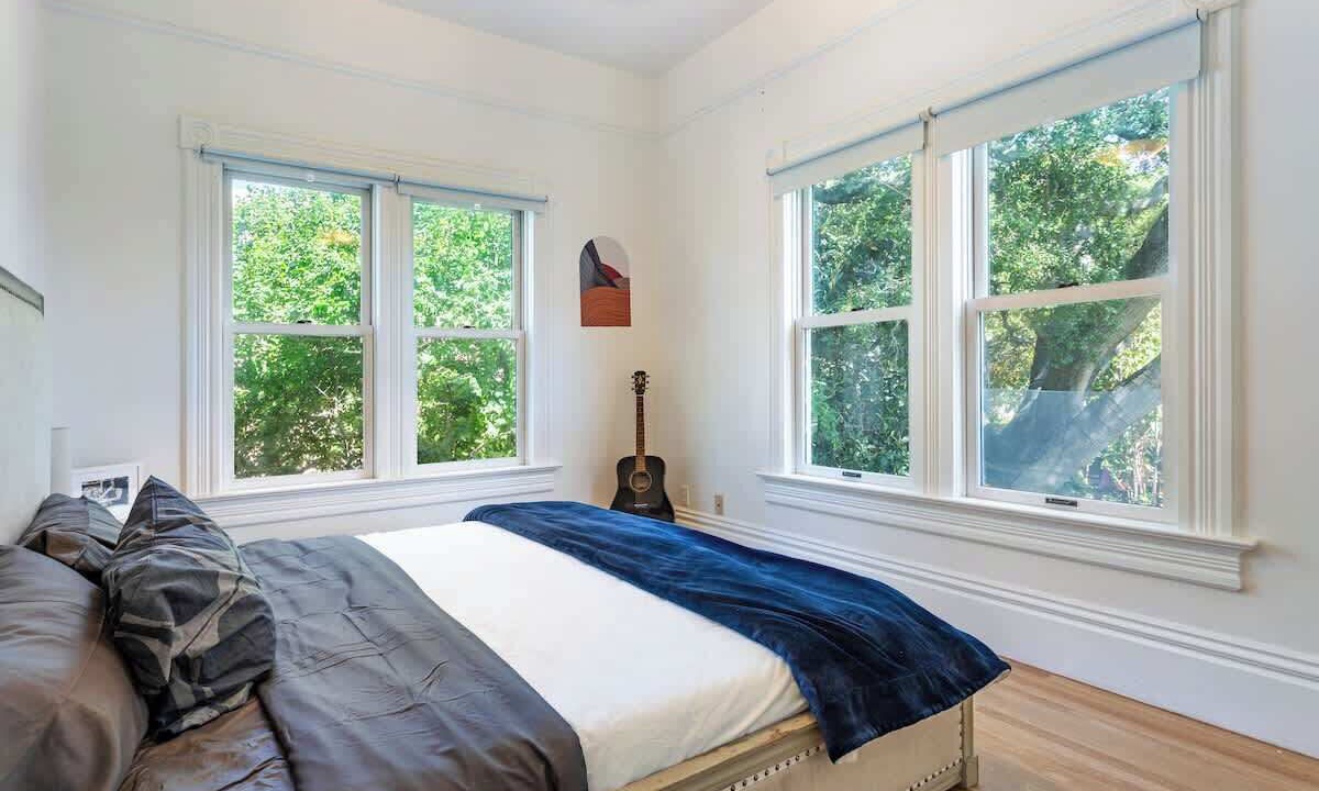 Photo of Bedroom in Downtown Berkeley