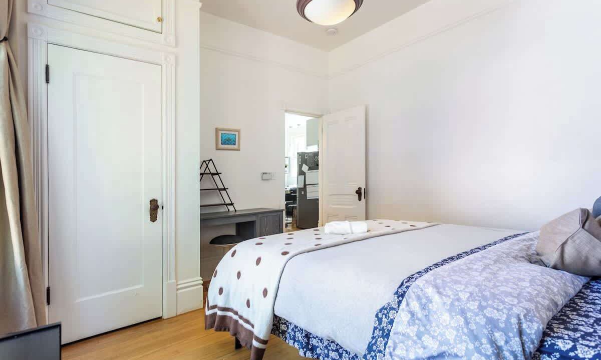 Photo of Bedroom in Downtown Berkeley