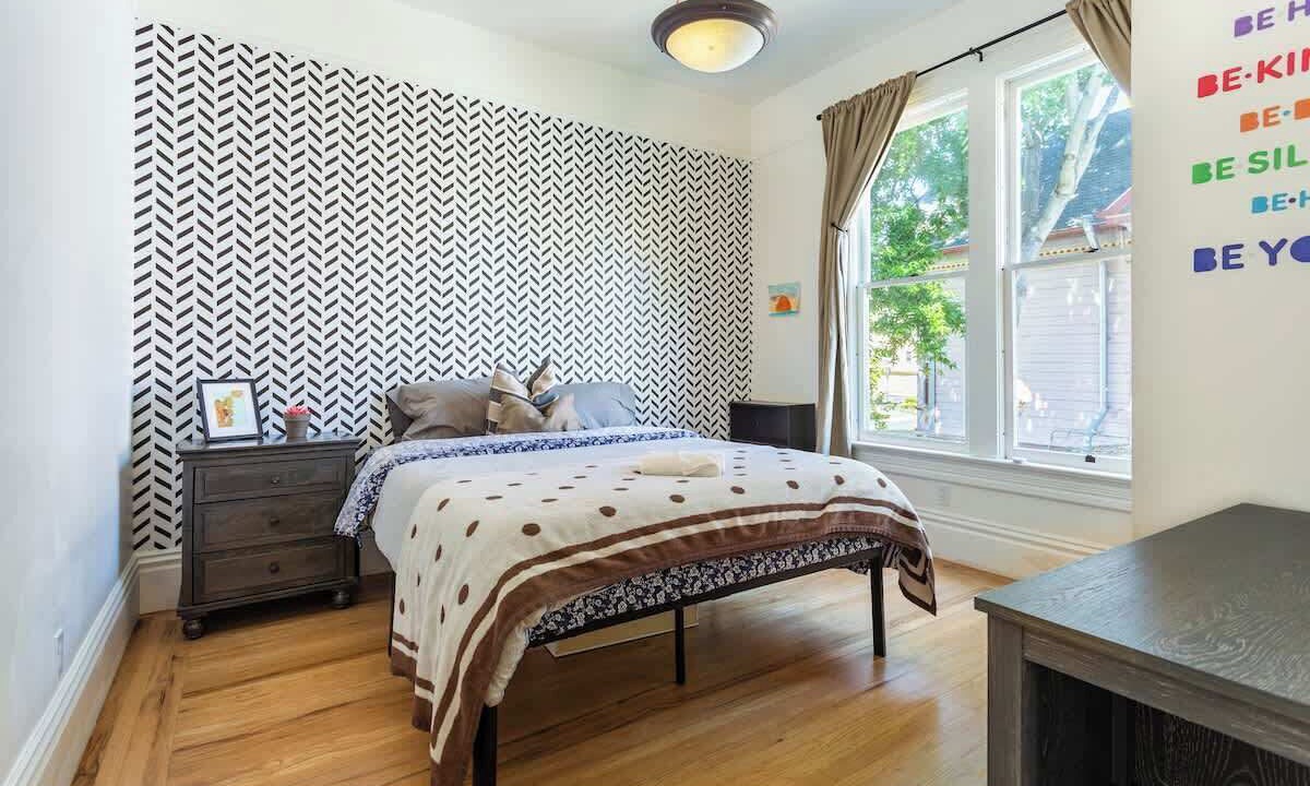 Photo of Bedroom in Downtown Berkeley
