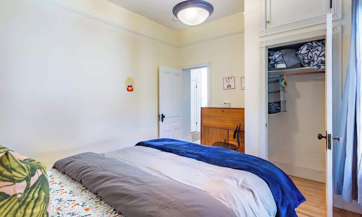 Photo of Bedroom in Downtown Berkeley