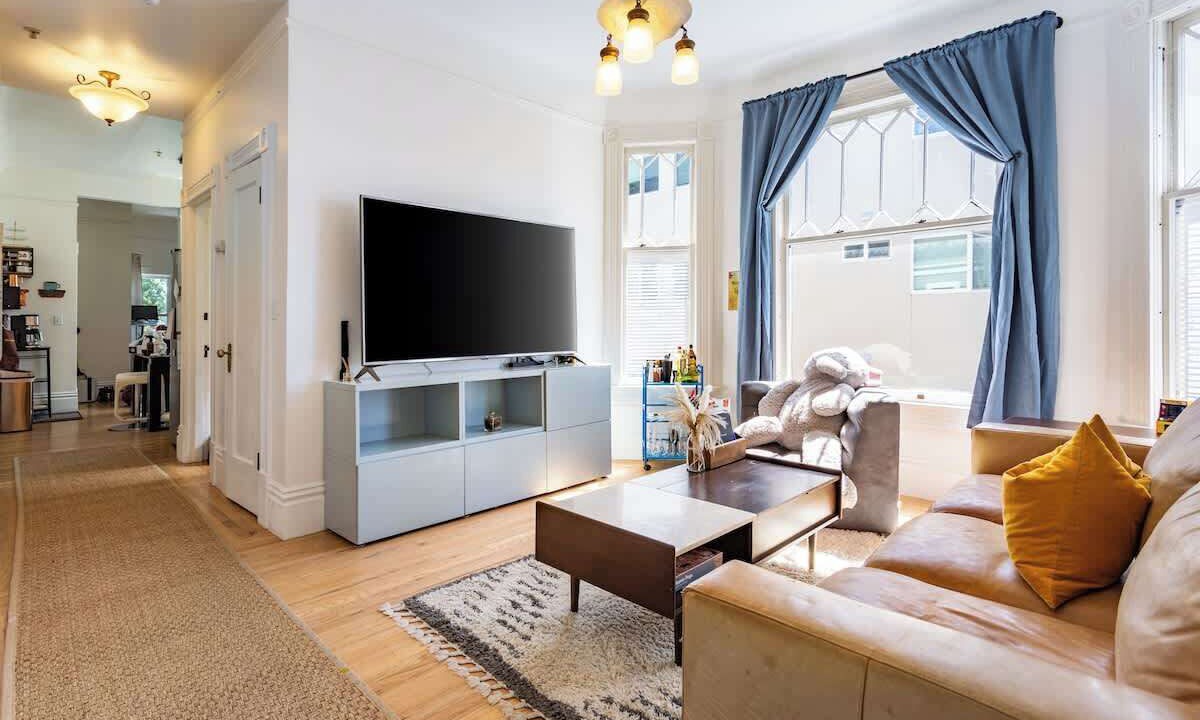 Photo of Livingroom in Downtown Berkeley