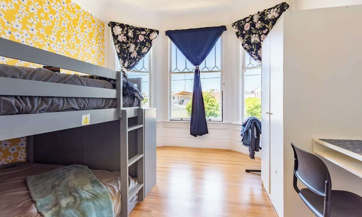 Photo of Bedroom in Downtown Berkeley