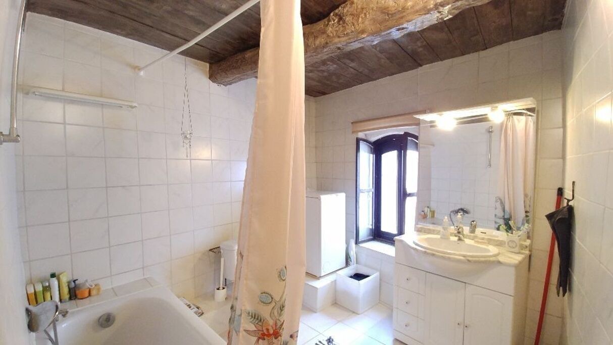 Photo of Bathroom in Pouzolles