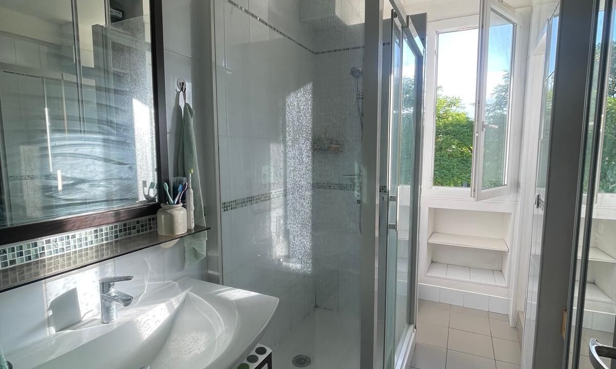 Photo of Bathroom in Vanves