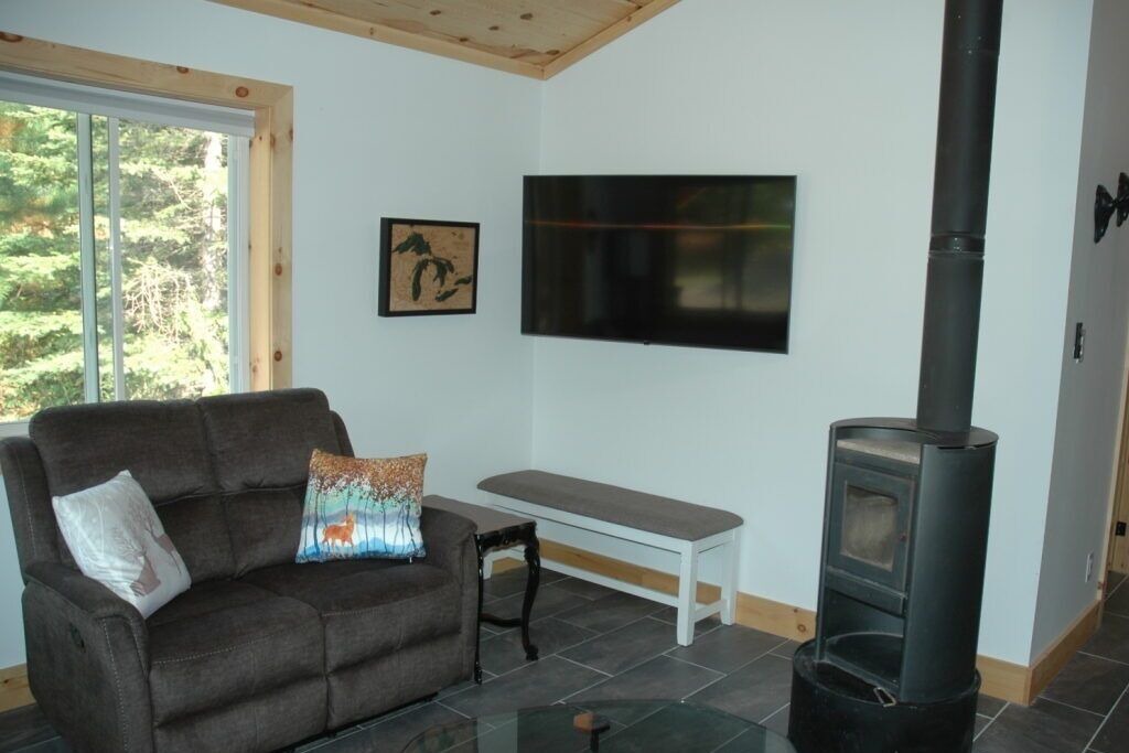 Photo of Livingroom in Searchmont