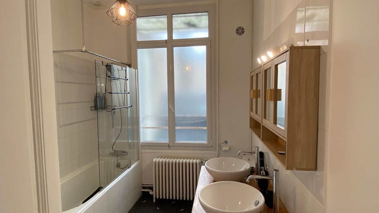 Photo of Bathroom in Downtown Angers