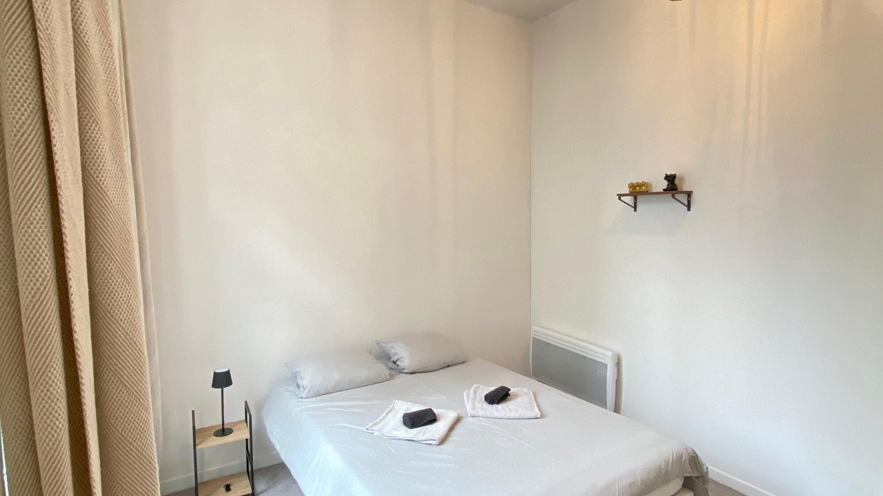 Photo of Bedroom in Downtown Angers