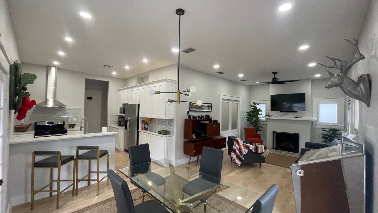 Photo of Livingroom in Mahncke Park