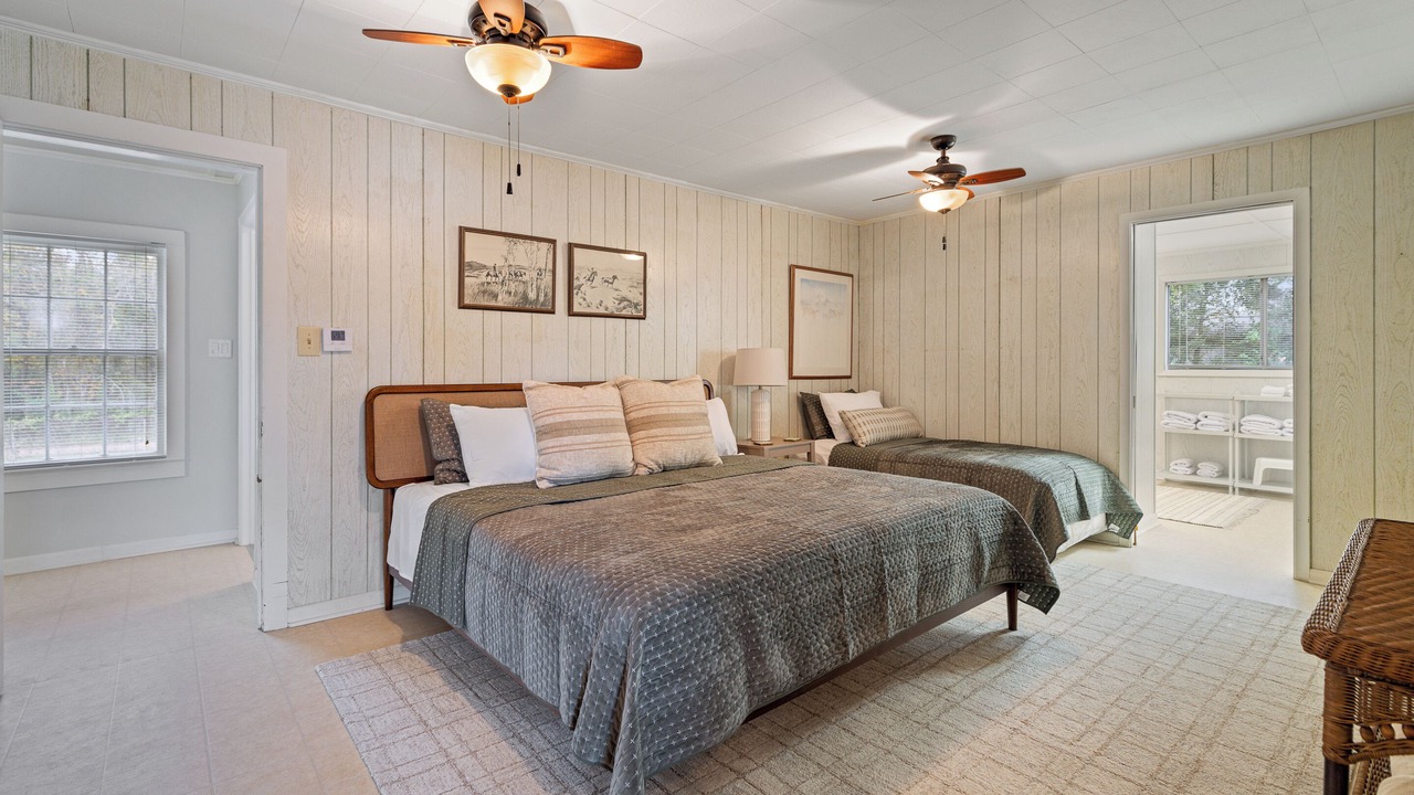 Photo of Bedroom in Acme