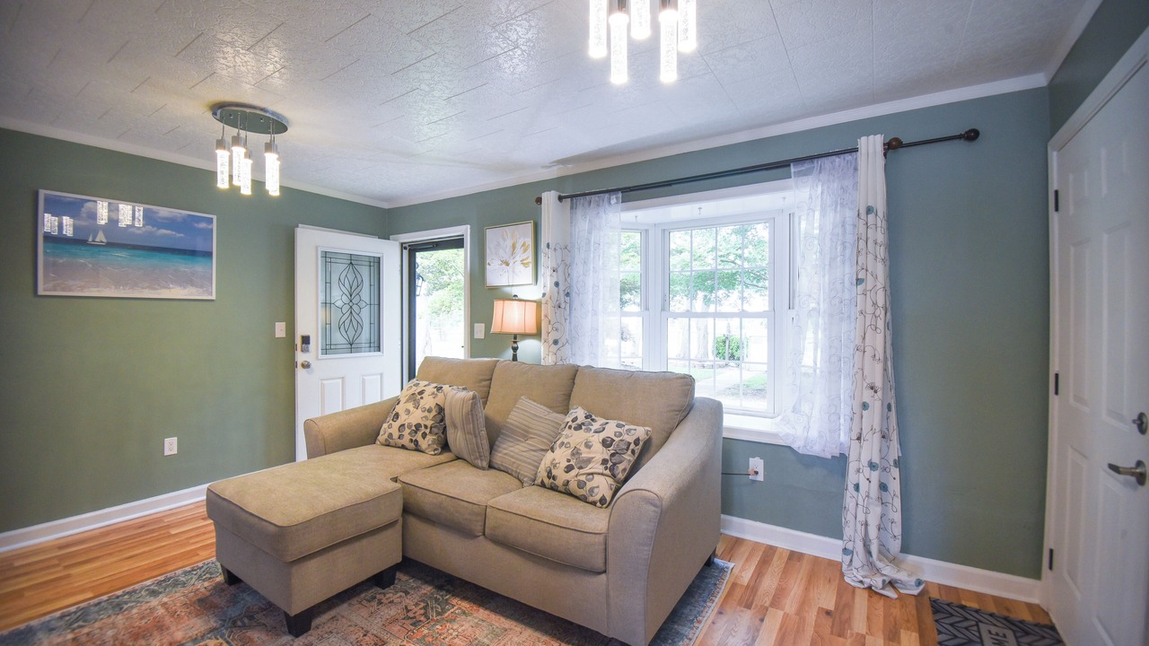 Photo of Livingroom in Northeast Virginia Beach