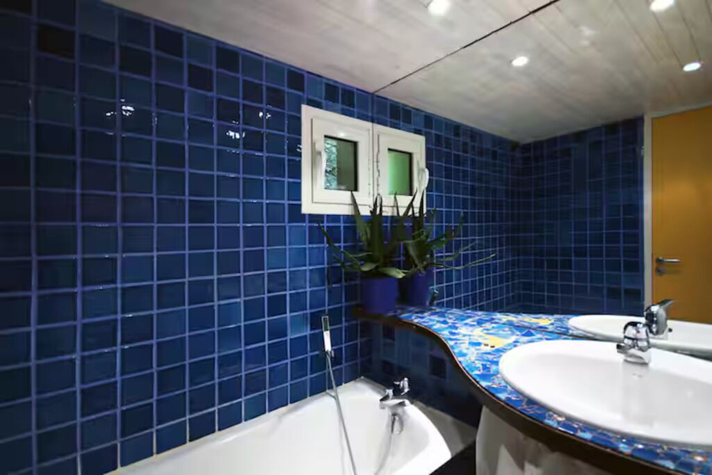 Photo of Bathroom in Hyeres City Centre