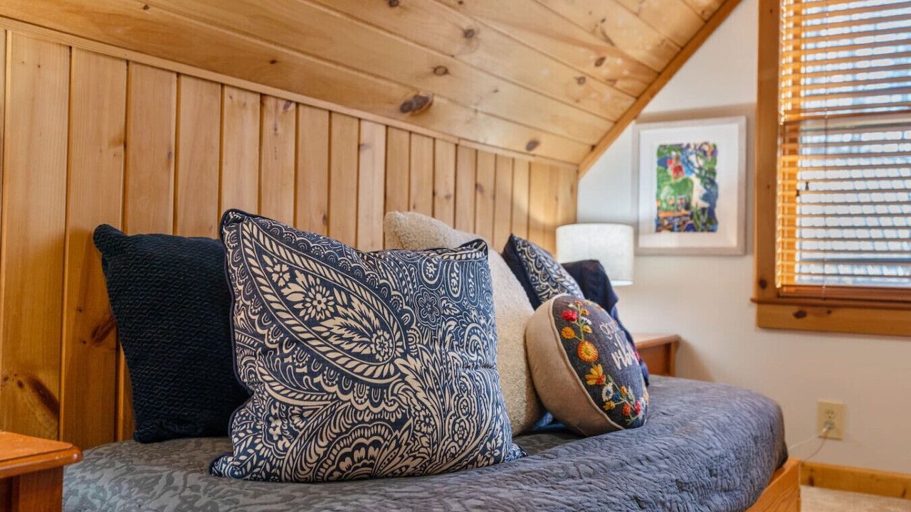 Photo of Bedroom in East End - Valley Street