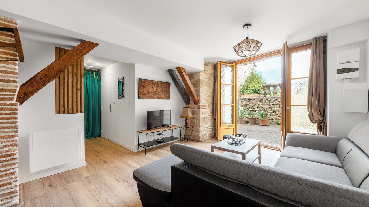 Photo of Livingroom in Castelnau-de-Montmiral
