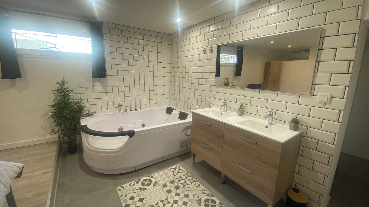 Photo of Bathroom in Bellegarde