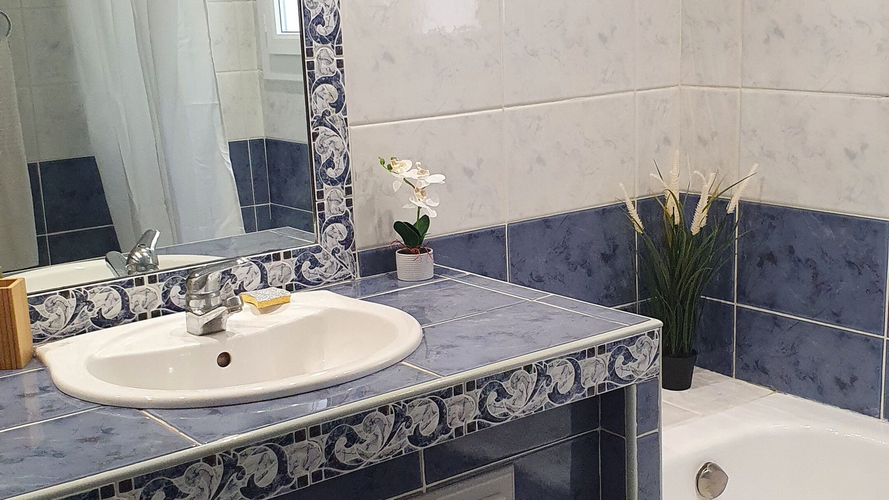 Photo of Bathroom in Nyons