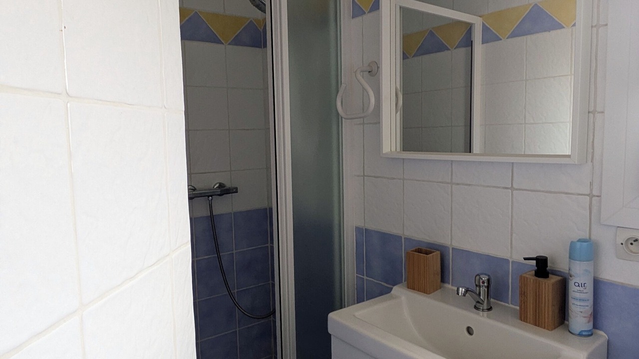 Photo of Bathroom in Nyons