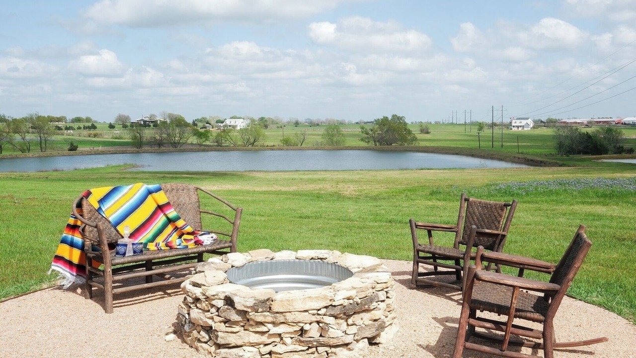 Photo of Outdoor in Carmine