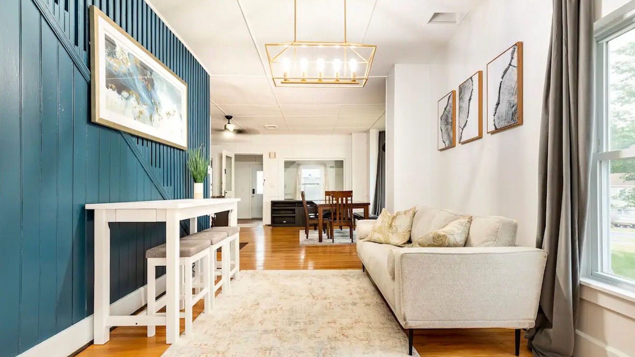 Photo of Livingroom in Cleveland