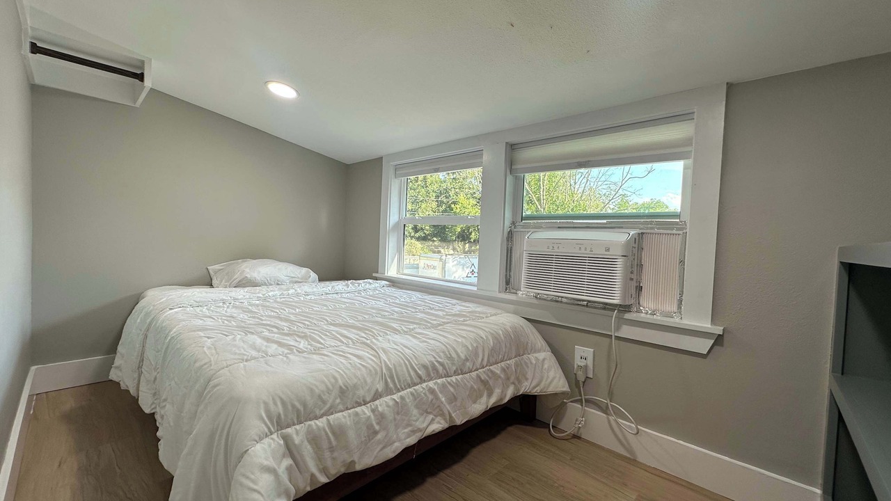 Photo of Bedroom in Garfield