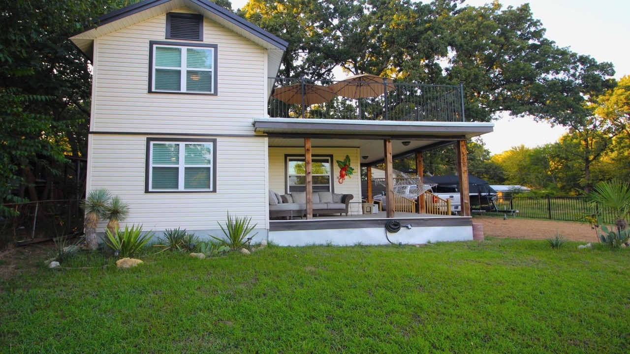 Photo of Patio Balcony in Gun Barrel City