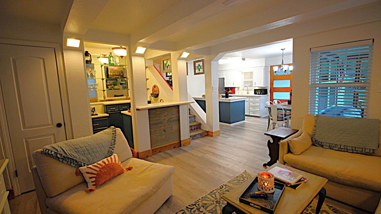 Photo of Livingroom in Gun Barrel City