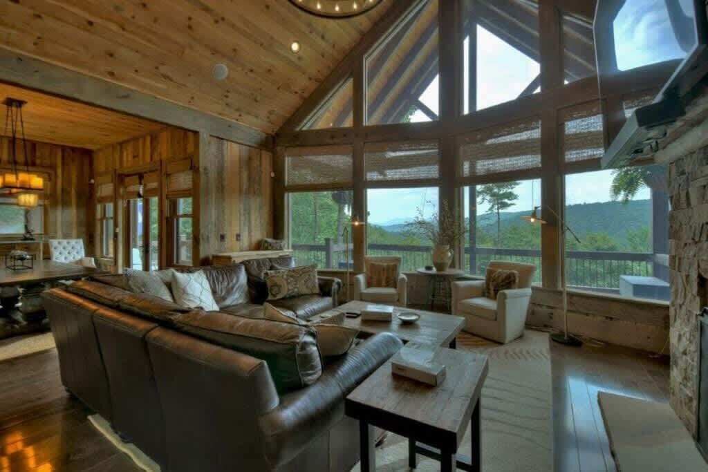Photo of Livingroom in Cherry Log