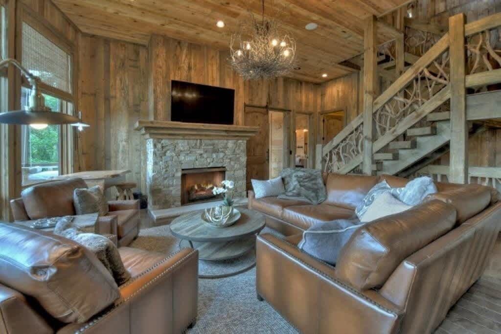 Photo of Livingroom in Cherry Log