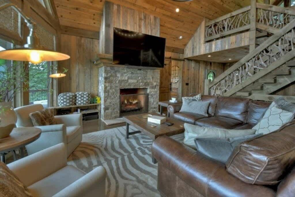 Photo of Livingroom in Cherry Log