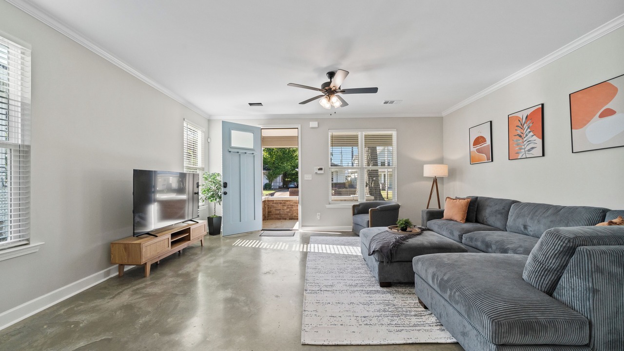 Photo of Livingroom in Crosstown