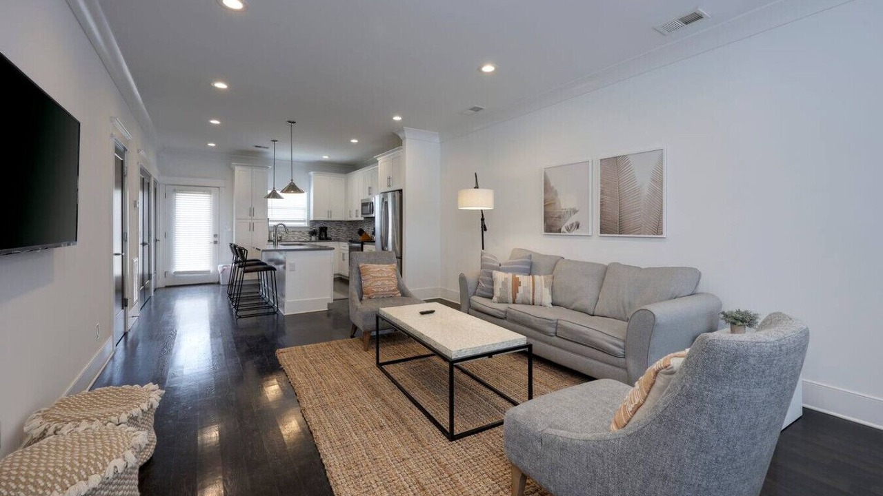 Photo of Livingroom in Charlotte Park