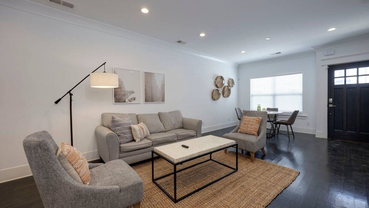 Photo of Livingroom in Charlotte Park