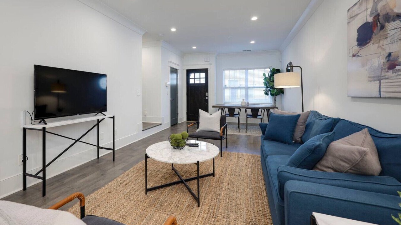 Photo of Livingroom in Charlotte Park