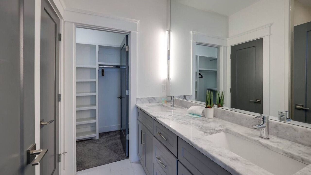 Photo of Bathroom in Charlotte Park
