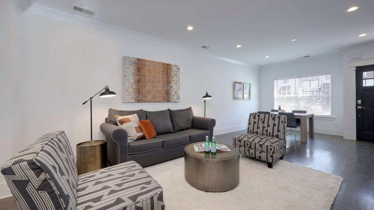 Photo of Livingroom in Charlotte Park