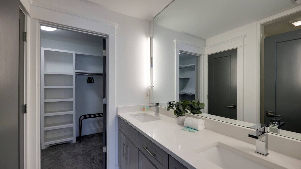 Photo of Bathroom in Charlotte Park