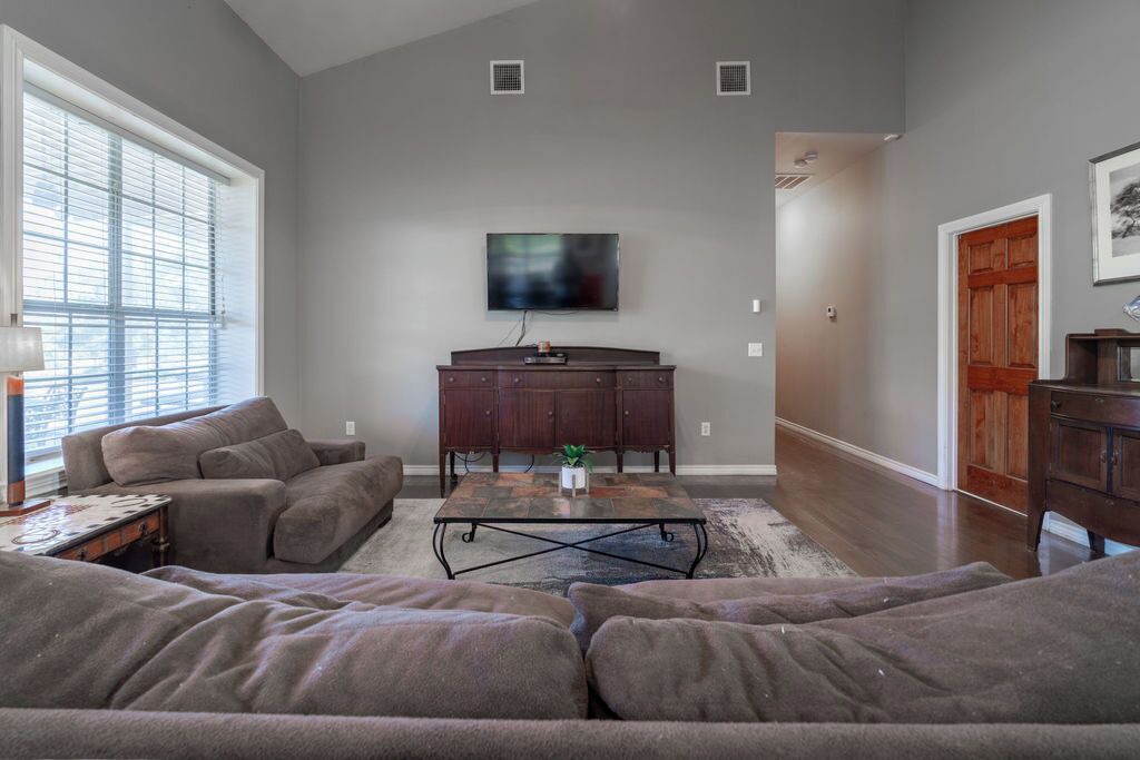 Photo of Livingroom in Calera