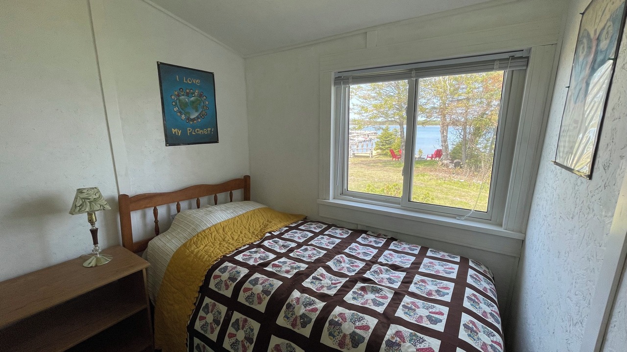 Photo of Bedroom in Colpoys Bay