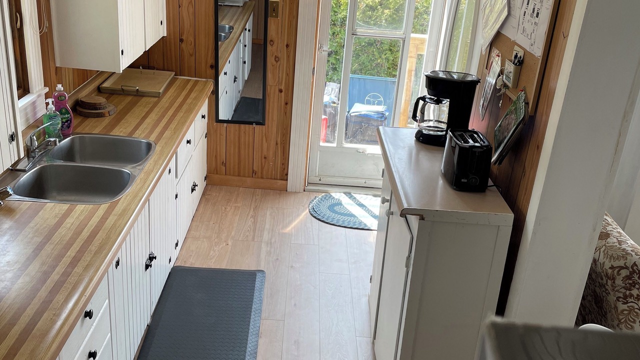 Photo of Kitchen in Colpoys Bay