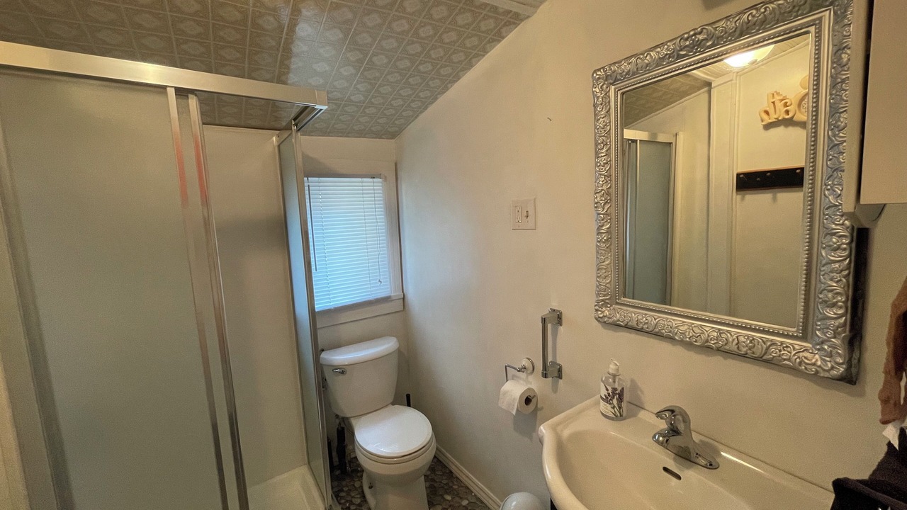 Photo of Bathroom in Colpoys Bay