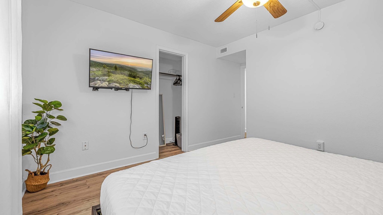 Photo of Bedroom in Orlando Beach