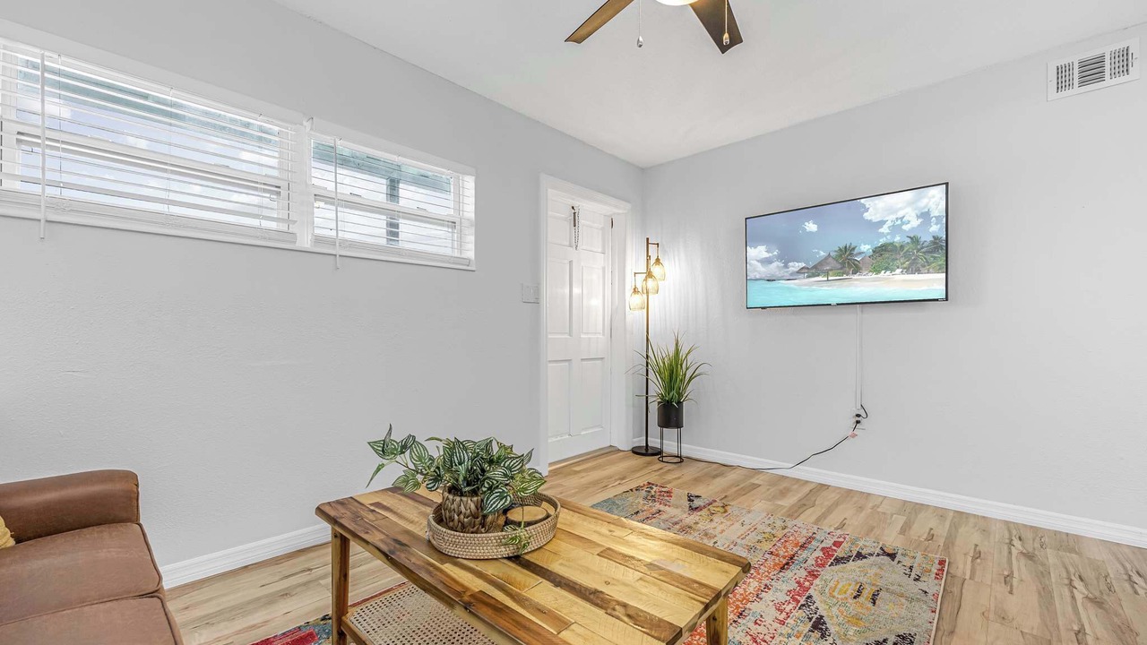 Photo of Livingroom in Orlando Beach