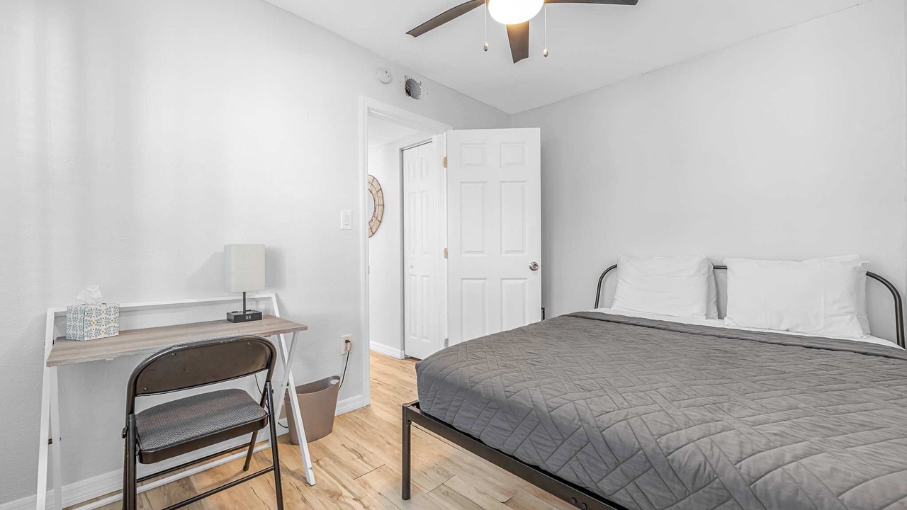 Photo of Bedroom in Orlando Beach