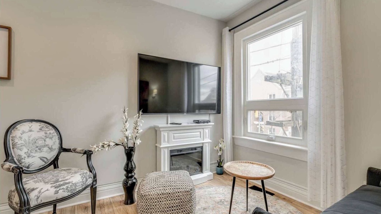 Photo of Livingroom in Leslieville