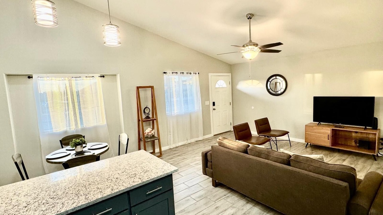 Photo of Livingroom in Biggs Field