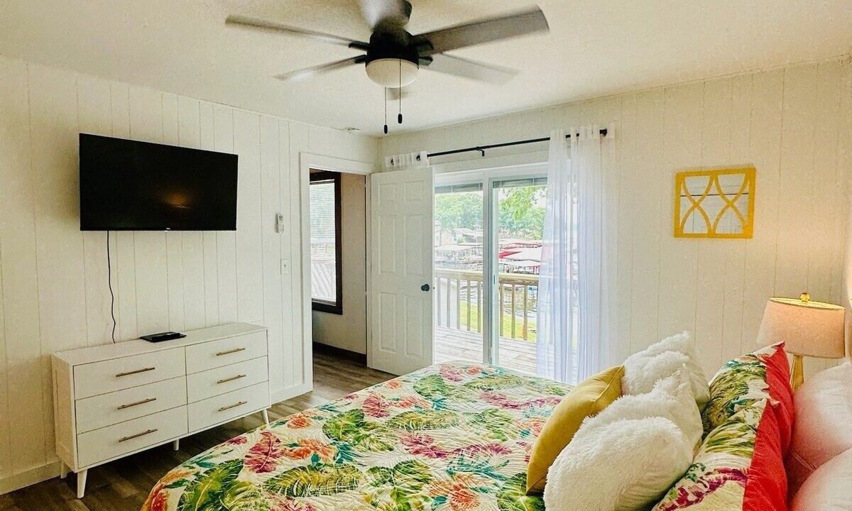 Photo of Bedroom in Sunrise Beach