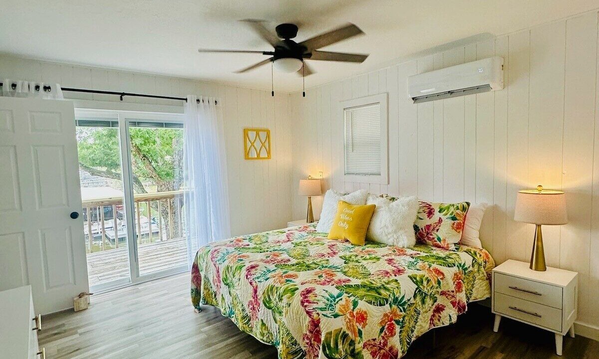 Photo of Bedroom in Sunrise Beach