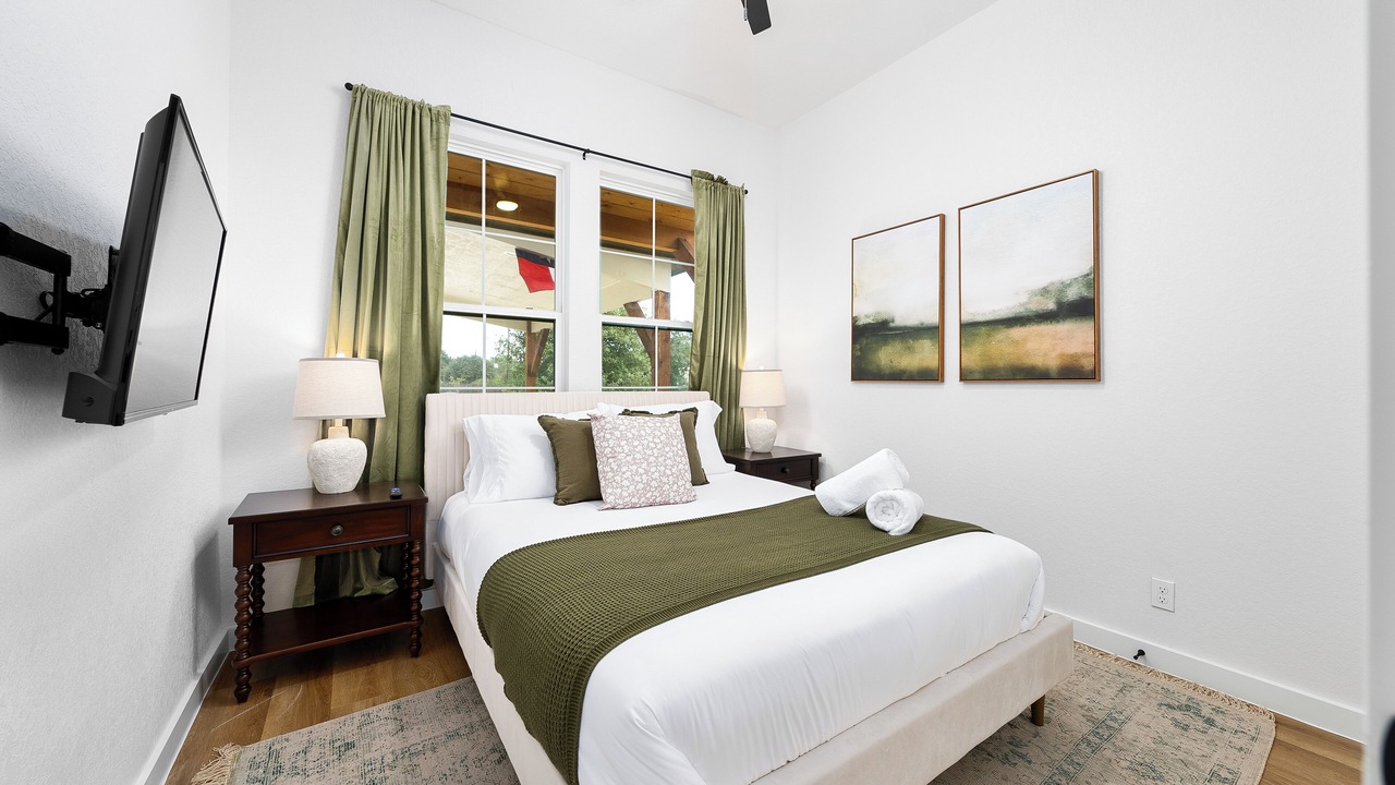Photo of Bedroom in Oak Park - Northwood